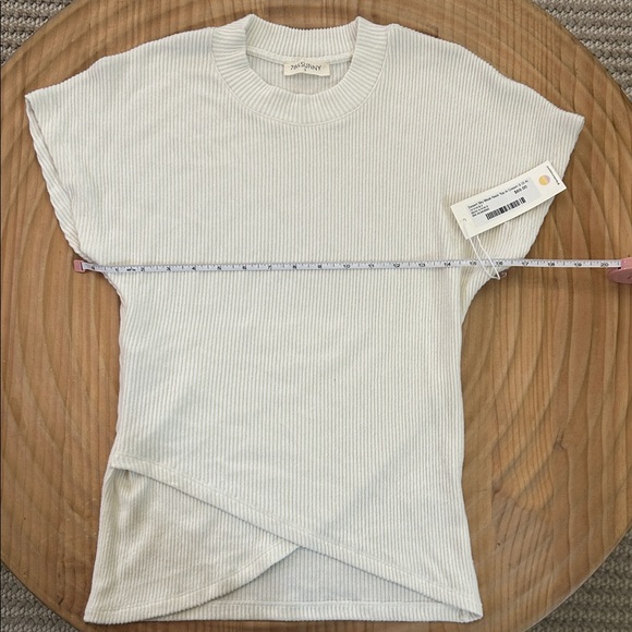78&Sunny Ribbed Short Sleeve Tee in Cream with Crossover Hem - Picture 4 of 5